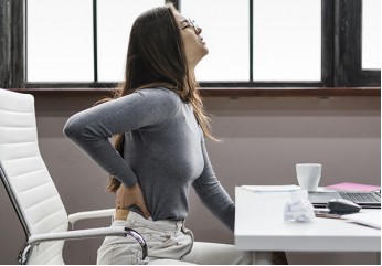 Чому виникає біль у спині від сидячої роботи та як його полегшити.